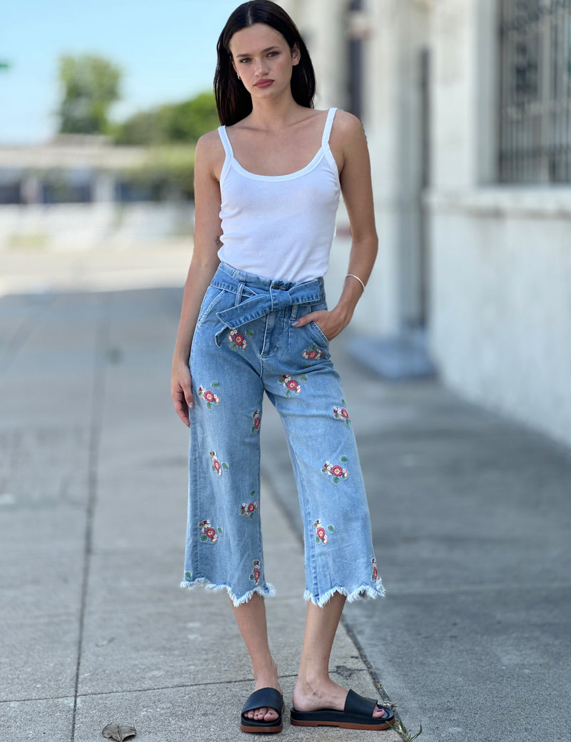 Women's Designer Floral Embroidered Denim Cropped Jeans