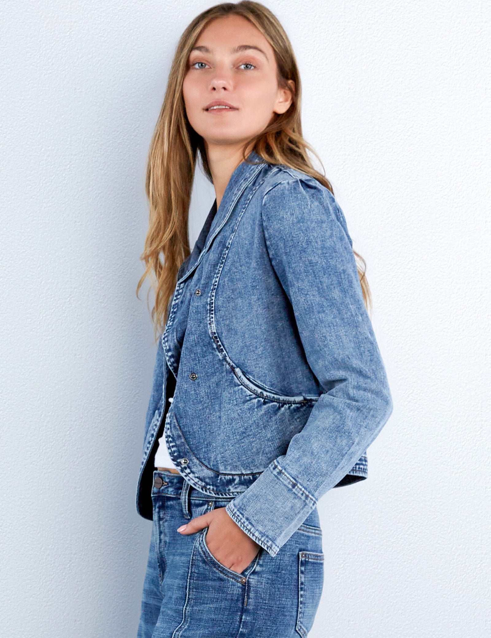 ジャケット・アウター   jeans denim short jacket Women's Short Riding Denim Jacket with Flare Cuffs – Wash Lab