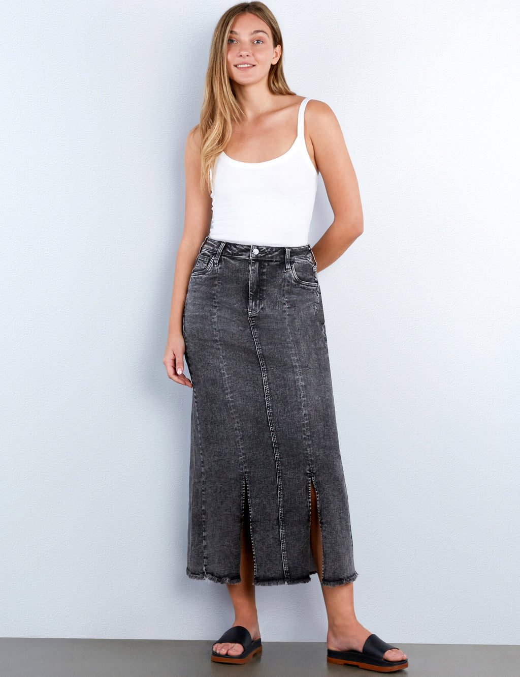 【24SS 新品】L'Appartement Denim Maxi Skirt黒 24SS 新品】L'Appartement Denim Maxi Skirt黒